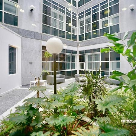 Bayard Apartments - 2 Bed Apartment Contractors Welcome Питерборо Екстериор снимка