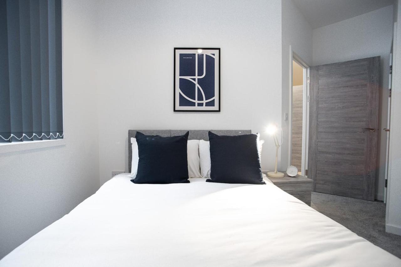 Bayard Apartments - 2 Bed Apartment Contractors Welcome Питерборо Екстериор снимка
